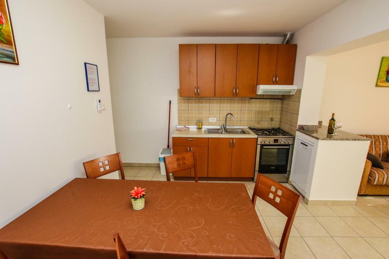 Apartments Vuceric Peroj Exterior photo